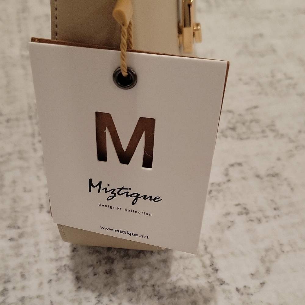 Chic Tan Shoulder Bag - Picture 2 of 15